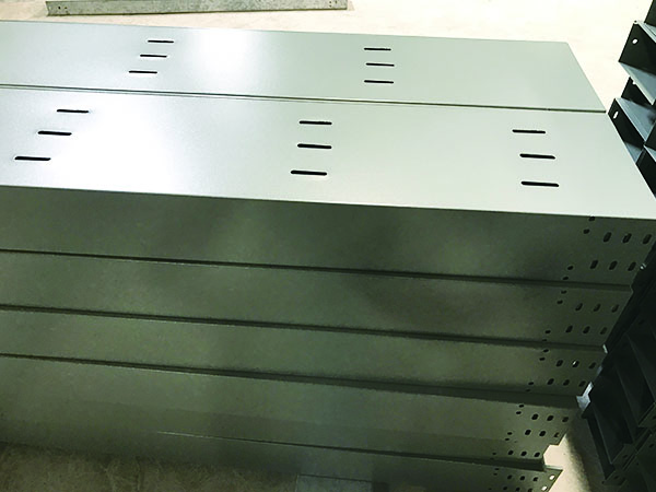 安装托盘式电缆桥架的配件有哪些