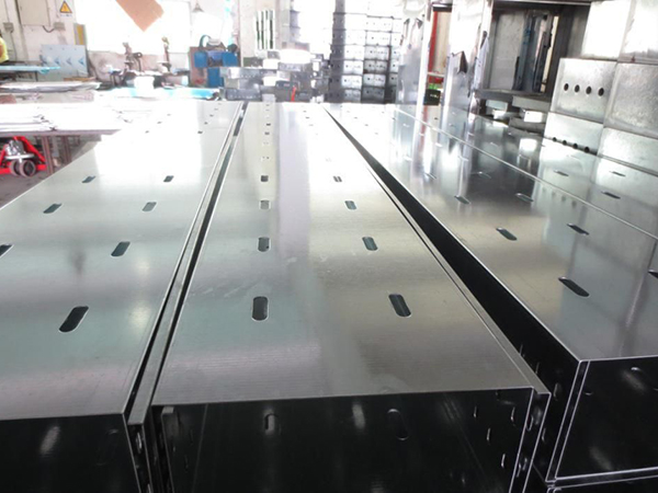 托盘式电缆桥架