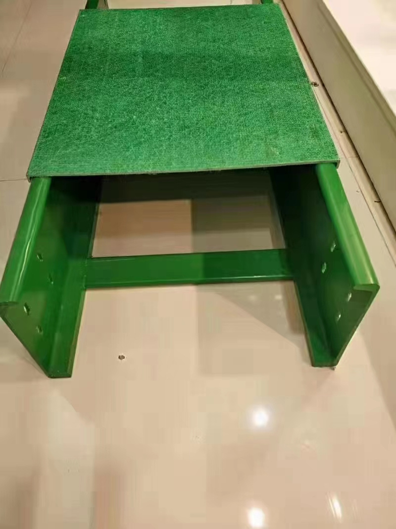 <b>环氧树脂复合桥架</b>